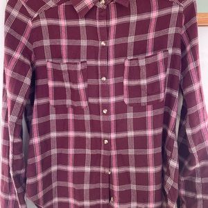 Hollister Women’s flannel size small.